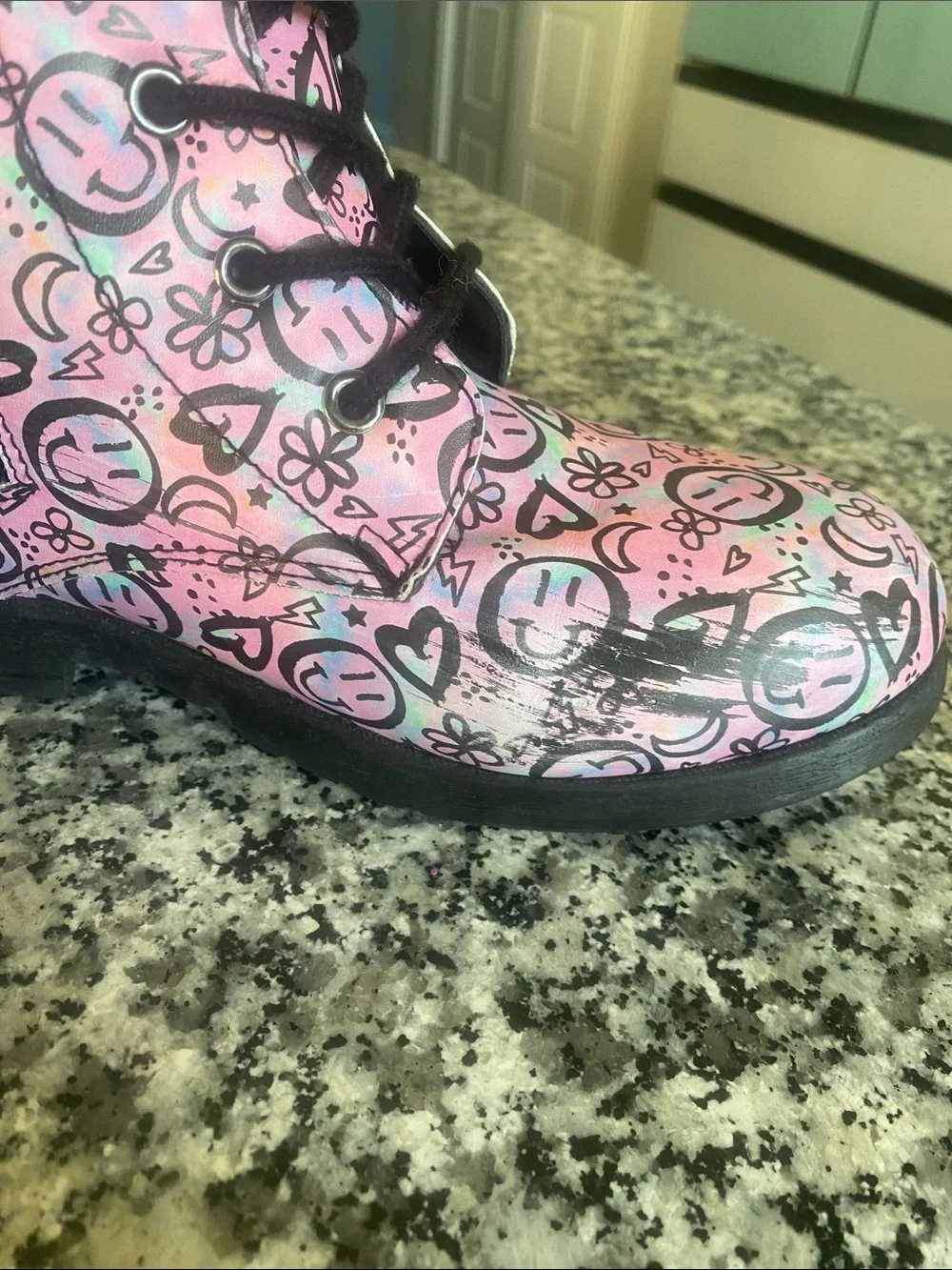 Fabkids Smiley & Heart Print graphic side zipper Lace-Up Boots